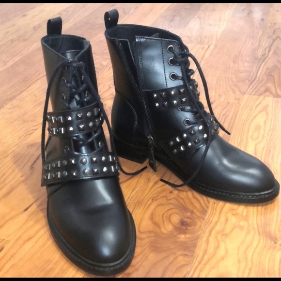 Vélez Shoes - Vélez beautiful black leather studded ankle boots